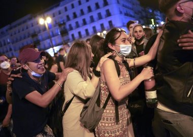 España festeja el fin del estado de alarma por el covid-19, millones de personas gritaron "libertad"